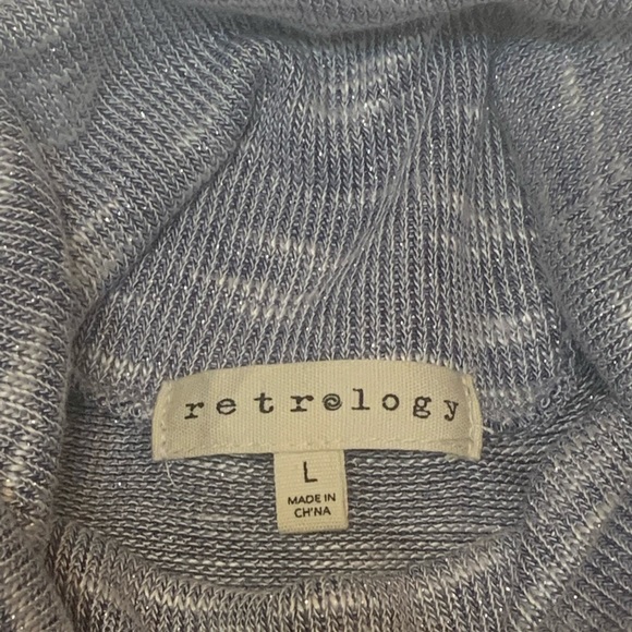 Retrology (Dress Barn) Shimmery Silver Turtleneck Sweater (size L) - Picture 4 of 8